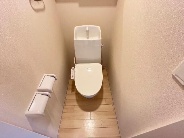 物件内観写真11　(シャワー付トイレ)