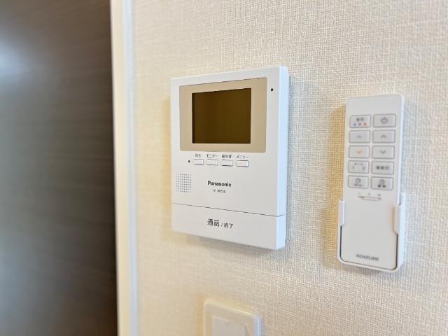 物件内観写真17　(カメラ付インターホン)