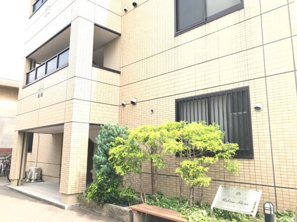 エントランス(外観写真（昼）)