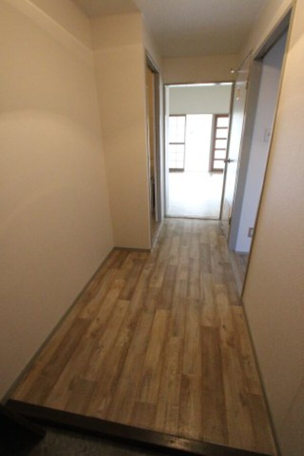 玄関(※他のお部屋の写真です)