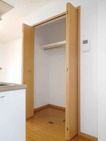 物件内観写真13　(便利な収納スペースです)