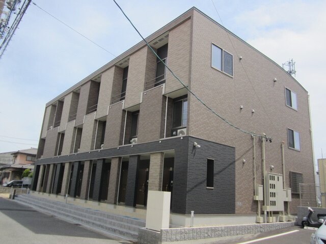 物件外観写真1　(きれいな外観です)