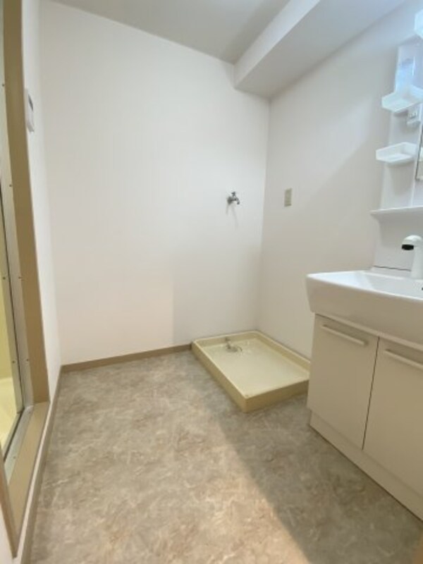 洗面・脱衣所(同物件の別部屋の写真です。)