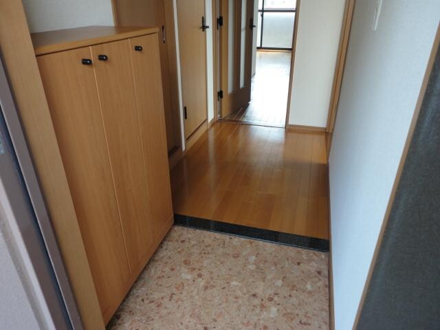 物件内観写真13　(玄関)