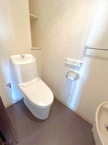 物件内観写真6　(洗浄暖房便座)