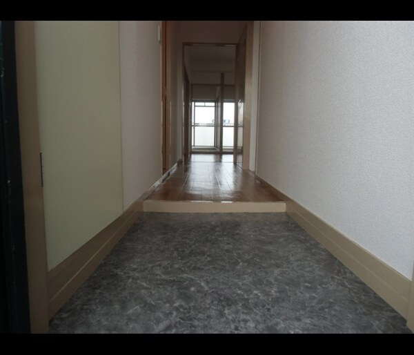 玄関(他のお部屋の写真です。)