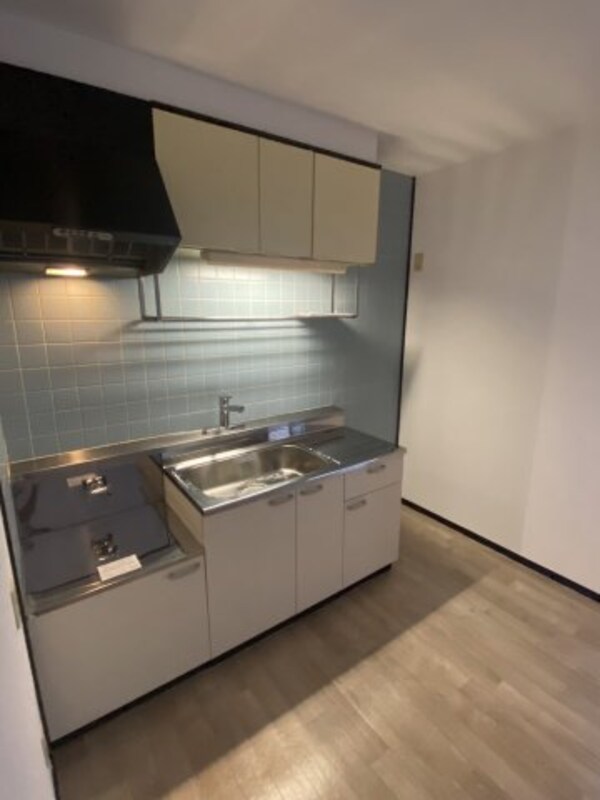 キッチン(※別部屋のお写真で、現況優先と致します。)