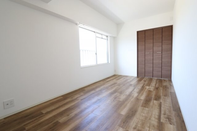 物件内観写真7　(6帖の洋室になります)
