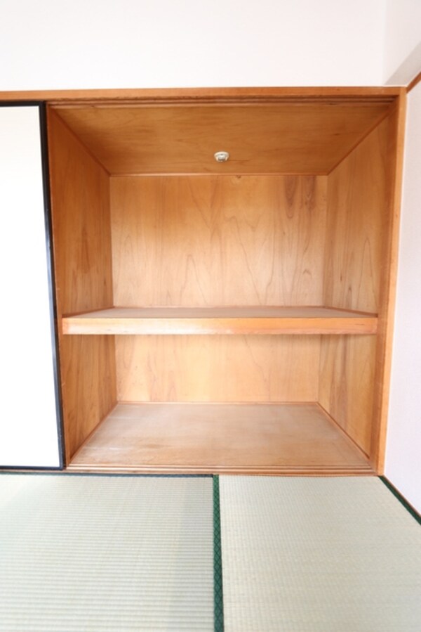 収納(同物件、別の部屋の参考写真になります)