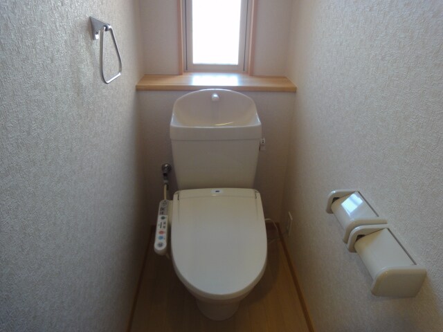 物件内観写真13　(シャワー付トイレ)