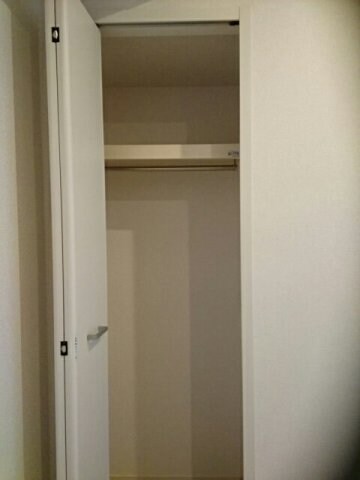 物件内観写真7　(収納スペース豊富です)