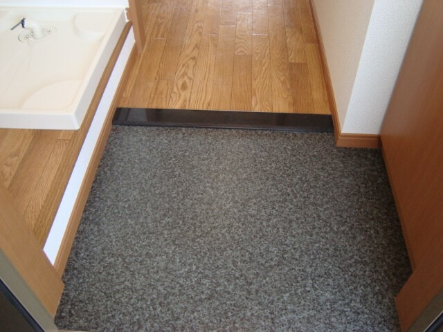 物件内観写真3　(玄関)