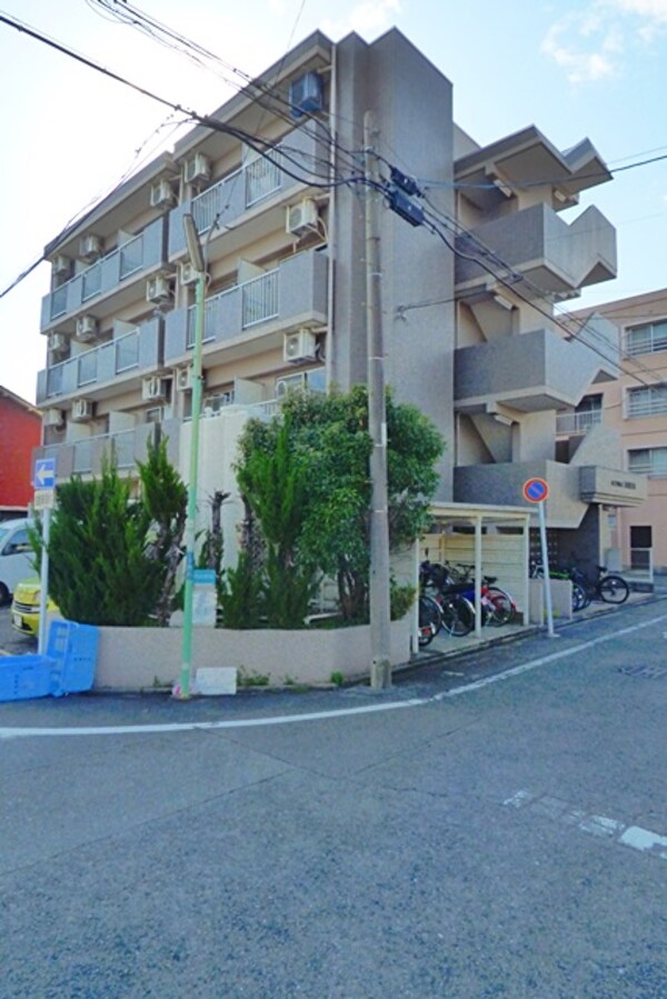 外観(落ち着いた雰囲気の外観です)