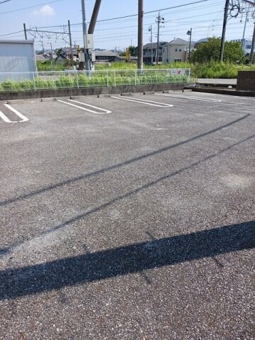 物件外観写真2　(駐車場です)