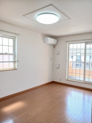 物件内観写真3　(ゆったり過ごせるリビングです)