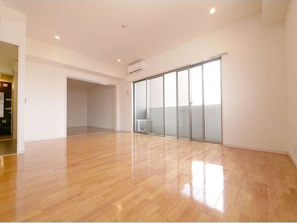 居室(※写真は同じマンションの違う部屋のものになります。)