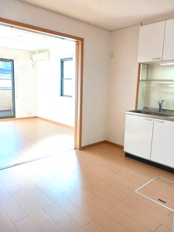 物件内観写真3　(リビングです)