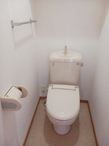 物件内観写真8　(コンパクトで使いやすいトイレです)