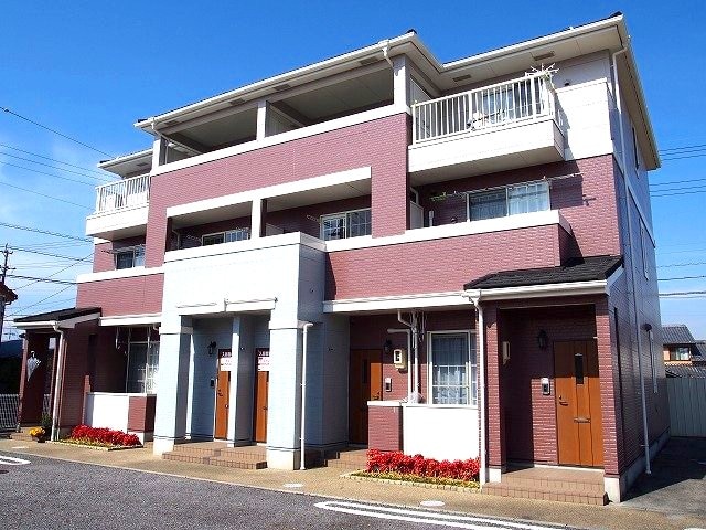 物件外観写真1　(外観は落ち着いています)