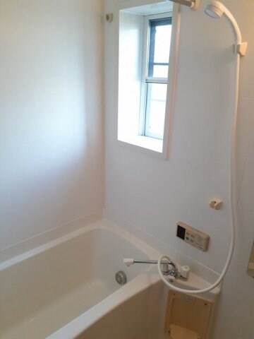 物件内観写真6　(日々の暮らしに欠かせないお風呂です)