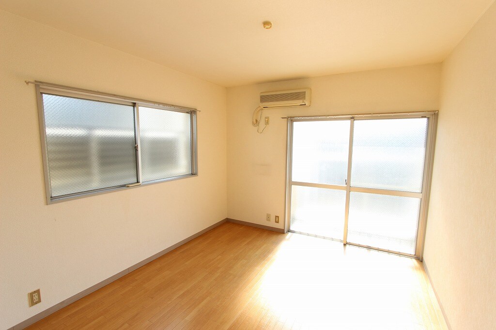 居室(他のお部屋のお写真です。)