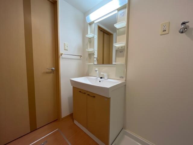 物件内観写真9　(洗髪洗面化粧台（イメージ）)