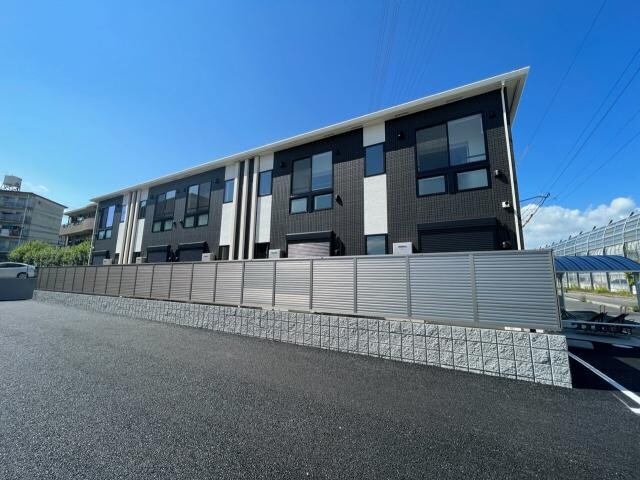 物件外観写真1　(外観写真（昼）)