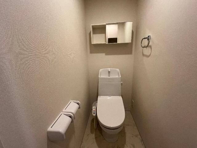 物件内観写真15　(シャワー付トイレ)