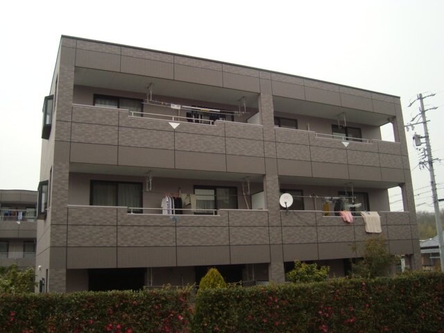 物件外観写真2　(外観写真（昼）)