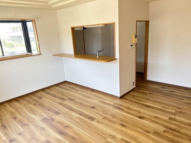 物件内観写真4　(リビング)