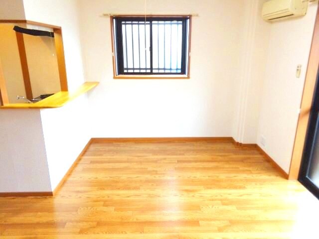 物件内観写真3　(リビング)