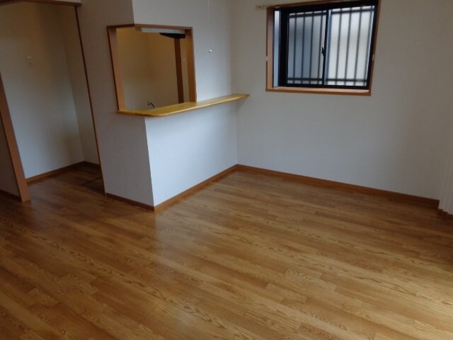 物件内観写真4　(リビング)