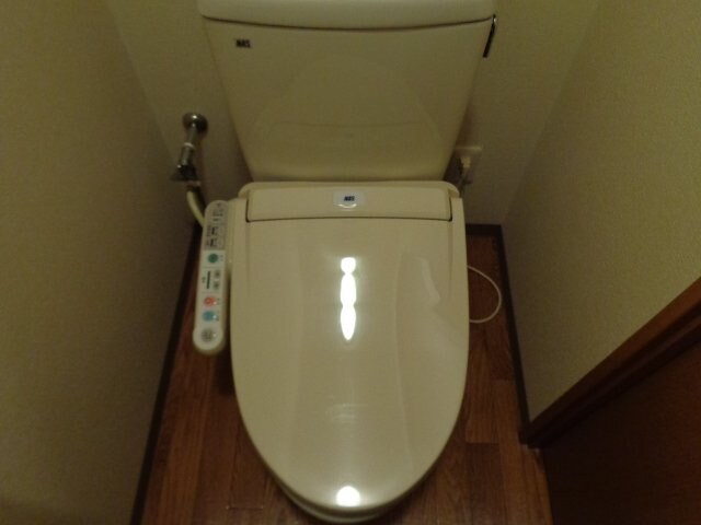 物件内観写真8　(シャワー付トイレ)