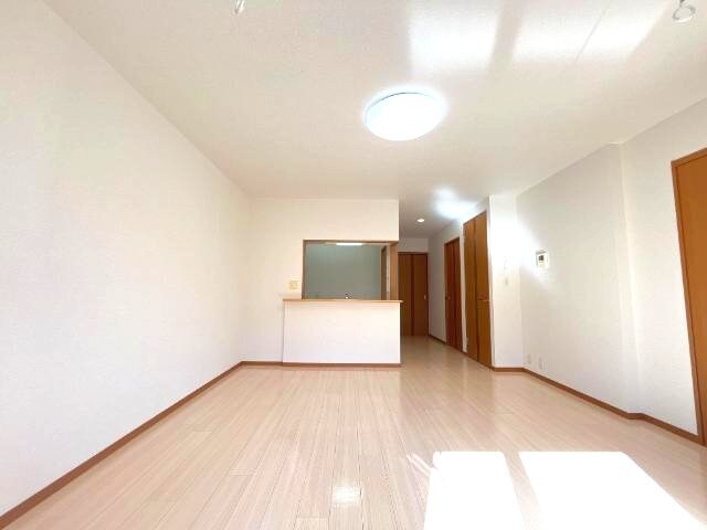 物件内観写真4　(リビング)