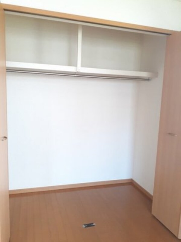 収納(小物を収納するのに便利です)