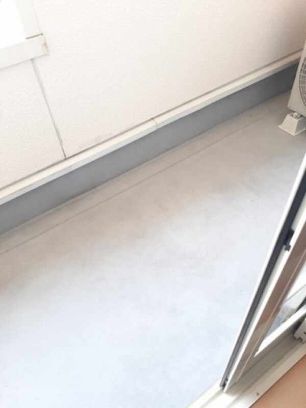 バルコニー(外からの目が気にならないバルコニーで洗濯物が干せます)
