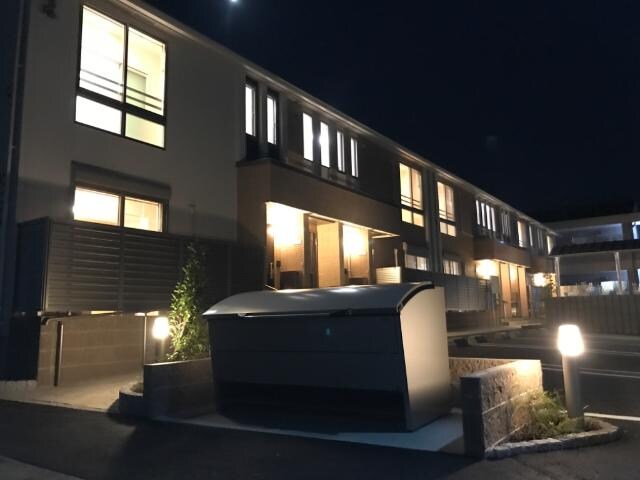 物件外観写真2　(外観写真（夜）)
