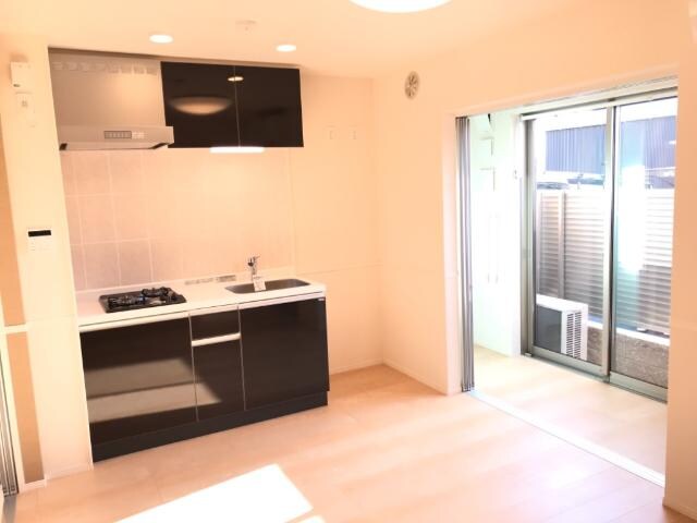 物件内観写真4　(リビング)