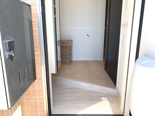 物件内観写真11　(玄関)