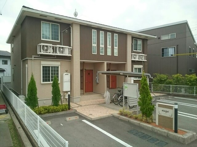 物件外観写真1　(落ち着いた雰囲気の外観です)