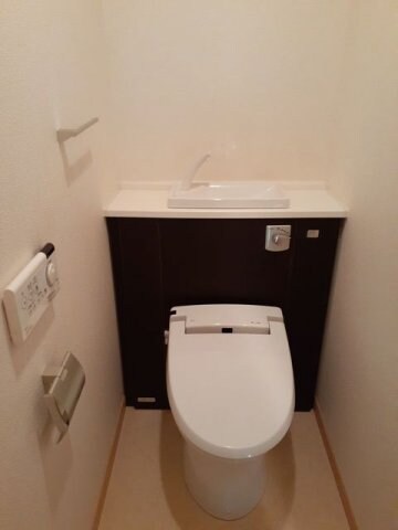 物件内観写真8　(シンプルで使いやすいトイレです)