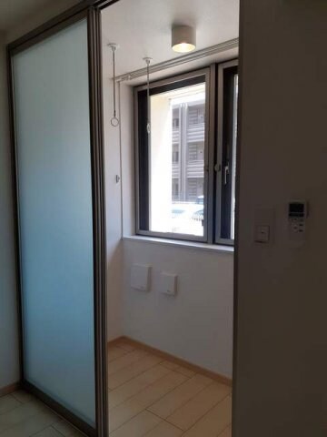 物件内観写真13　(明るい色調の室内です)