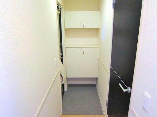 玄関(室内写真は別部屋の写真です。)
