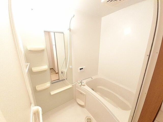 物件内観写真5　(お風呂です)