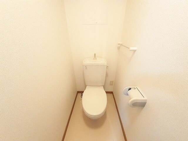 物件内観写真7　(シンプルで使いやすいトイレです)