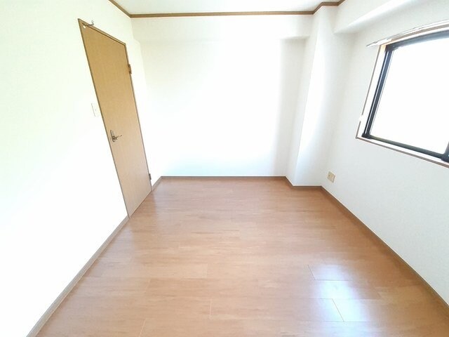 物件内観写真9　(明るい室内です)