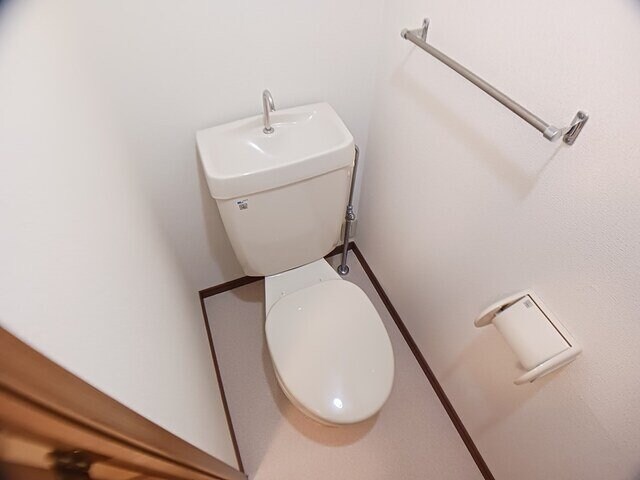 物件内観写真7　(シンプルで使いやすいトイレです)