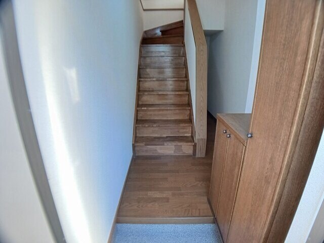 物件内観写真12　(明るい玄関です)