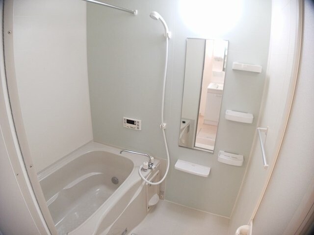 物件内観写真5　(日々の暮らしに欠かせないお風呂です)