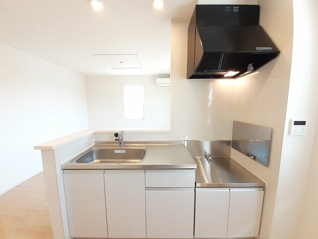 物件内観写真4　(キッチンでお料理をお楽しみください)